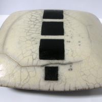 raku blanc carré noir