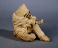 Jeune fille à la capuche  H 22  L 21  l 15